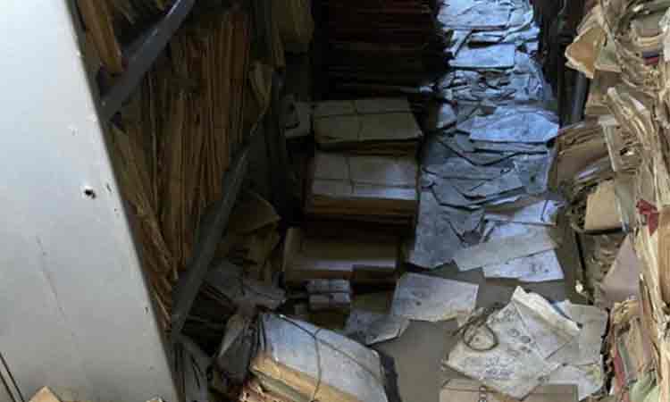 Dezastrul gasit intr-o arhiva a Casei de Pensii Bucuresti. Dosarele sunt tinute in conditii mizere, iar unele au fost folosite la toaleta