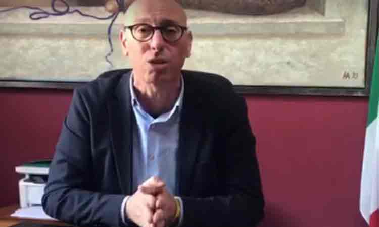 Mesajul viral al unui primar din Italia. “Cretinilor, stati in casa, lumea crapa”. VIDEO
