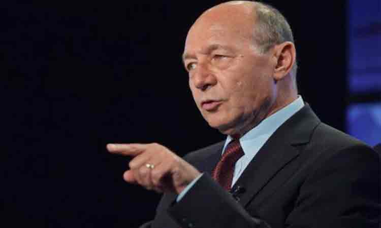 Traian Basescu: “Trebuie pregatite 20-30.000 de locuri in hoteluri, in care sa se intre direct in carantina indiferent ca vii din zona rosie sau din zona galbena din tari precum Italia, Spania, Franta, Regatul Unit, Olanda. Masurile sunt mult prea slabe fata de gravitatea situatiei”