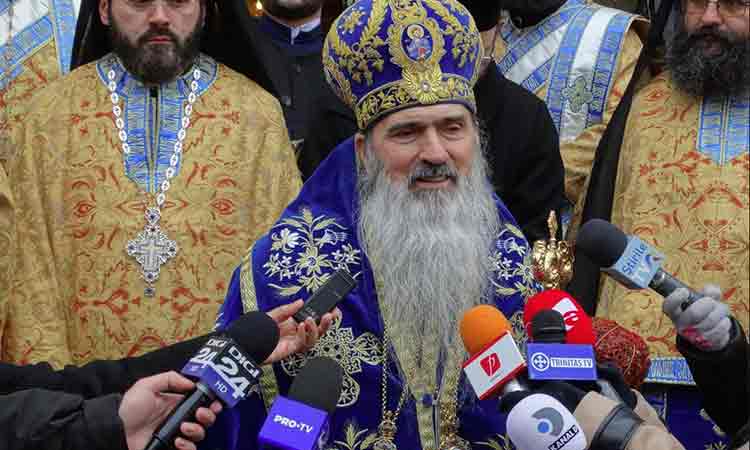 Arhiepiscopul Teodosie, despre slujba de Inviere: “Lumina si paste trebuie sa le dam tuturor”