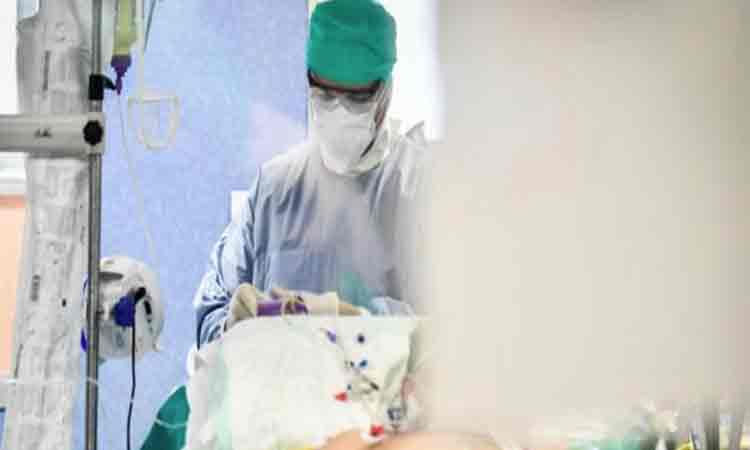 Asistenta de la Spitalul Judetean din Deva, in STARE GRAVA dupa ce a fost scuipata de o pacienta infectata cu CORONAVIRUS