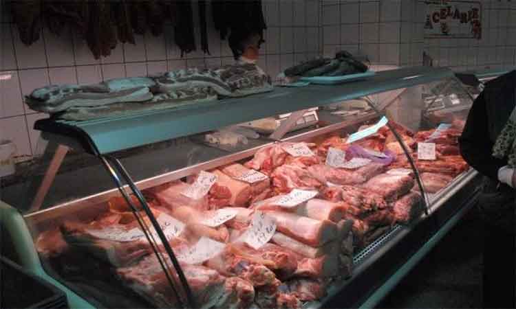 Produse din carne expirate de 45 de zile, in doua magazine din Cluj