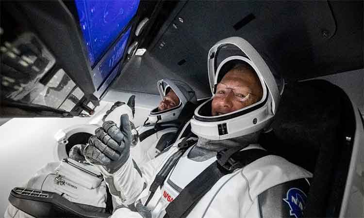 Astronautii americani de la bordul navetei Crew Dragon au ajuns la Statia Spatiala Internationala