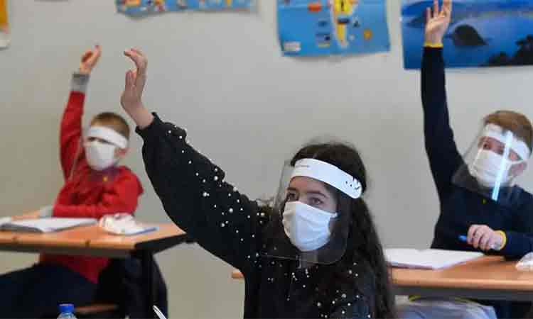 Franta inregistreaza 70 de cazuri noi de coronavirus in scoli, la o saptamana dupa ce a lasat peste 1 milion de copii sa se intoarca in clase