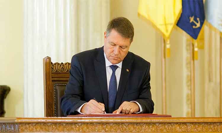 Klaus Iohannis a promulgat legea pentru prelungirea mandatelor alesilor locali