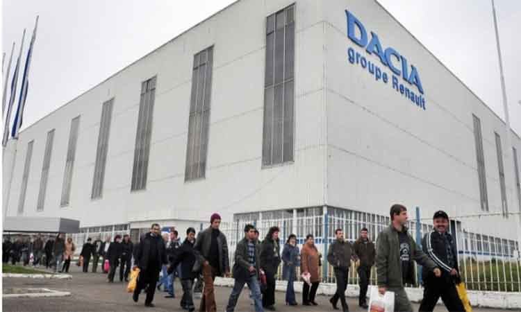 Peste o mie de angajati de la Dacia sunt trimisi din nou in somaj tehnic