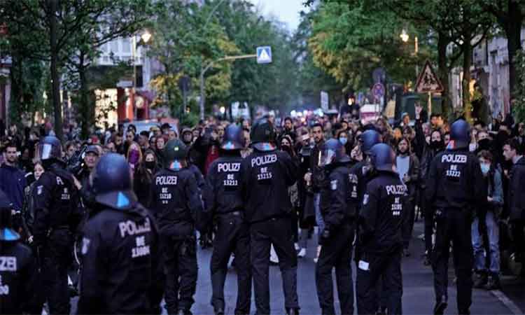 Guvernul Germaniei critica protestele anticoronavirus, soldate cu ranirea a zeci de politisti