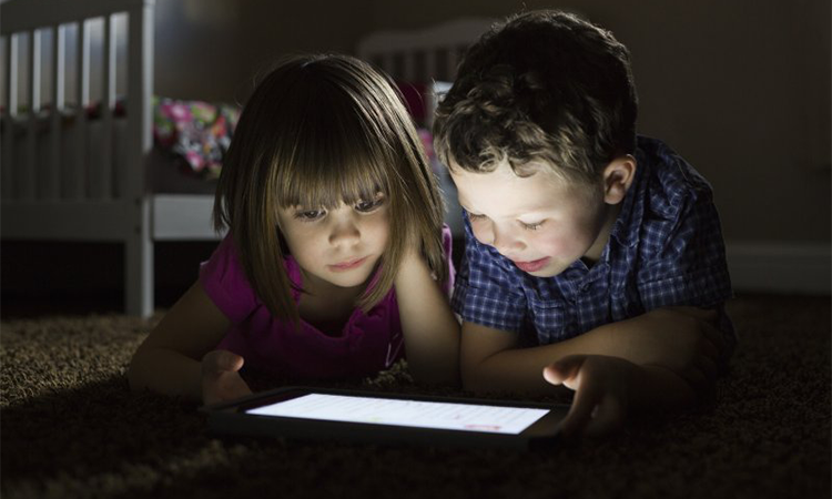 5 moduri de a va proteja copilul de pericolele internetului
