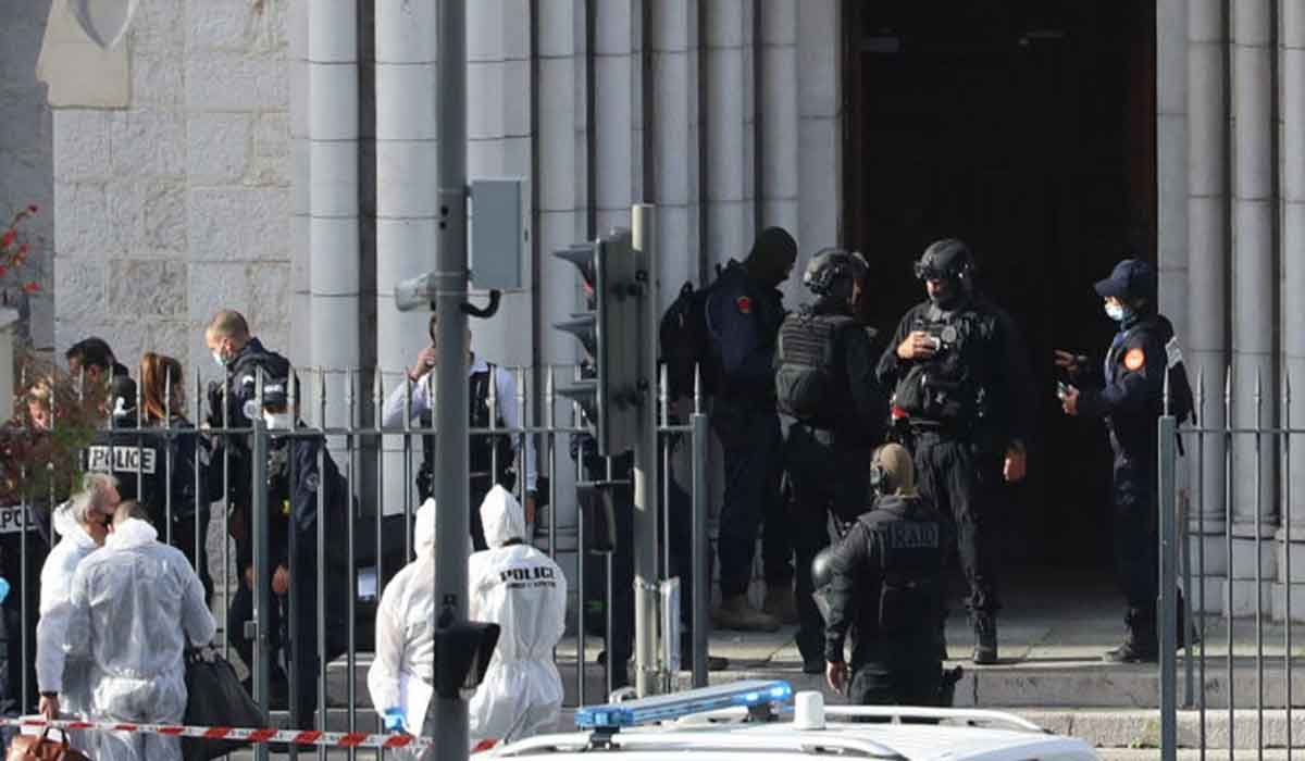 Atac intr-o catedrala la Nisa, sunt trei decedati. Una dintre victime a fost decapitata