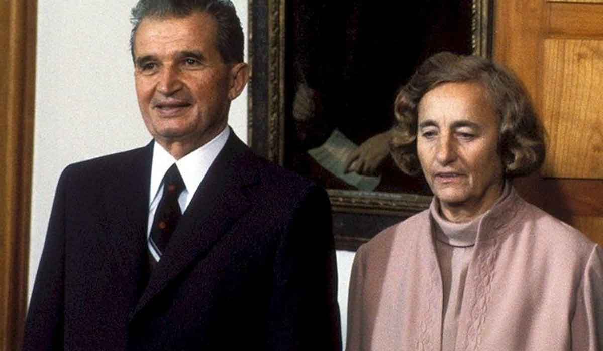 Elena Ceausescu ascundea o frunza sub covor. De ce facea acest lucru?