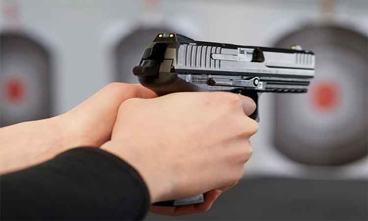 Iohannis trimite la reexaminare Legea privind regimul armelor si al munitiilor