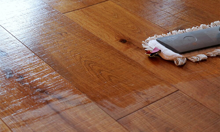 Curatarea parchetului – cum se curata usor si eficient podeaua din lemn