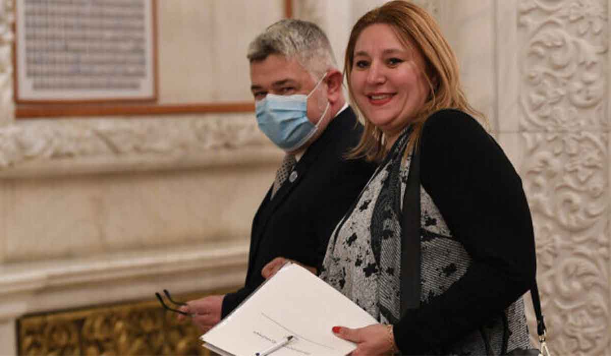 Era sau nu valabila adeverinta medicala a Dianei Sosoaca cu ajutorul careia a intrat fara masca in Parlamentul Romaniei
