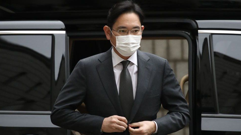 Lee Jae Yong: Mostenitorul Samsung trimis la inchisoare pentru un scandal de luare de mita