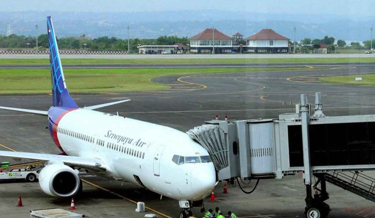 Un Boeing 737, despre care se crede ca transporta peste 50 de pasageri, a disparut dupa decolare in Indonezia.