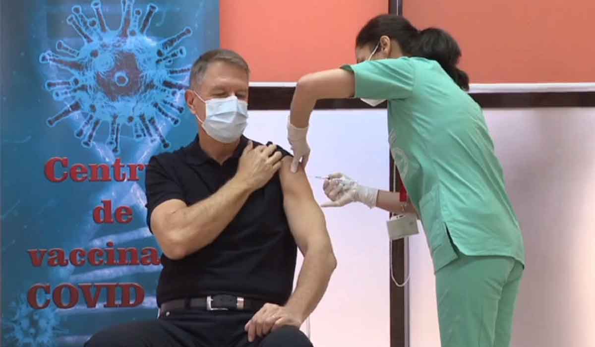 VIDEO Presedintele Klaus Iohannis s-a vaccinat impotriva COVID-19. Prima declaratie
