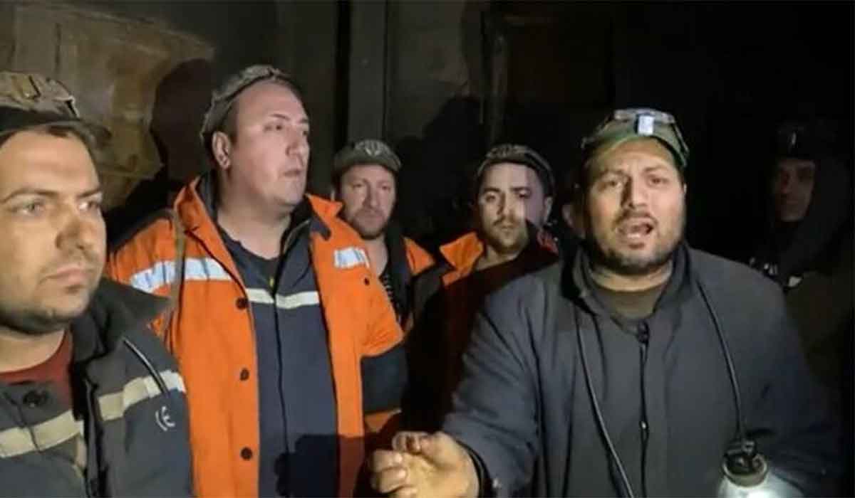 Minerii blocati in subteran sunt disperati: “Nu mai putem. Suntem cazuti la pamant”