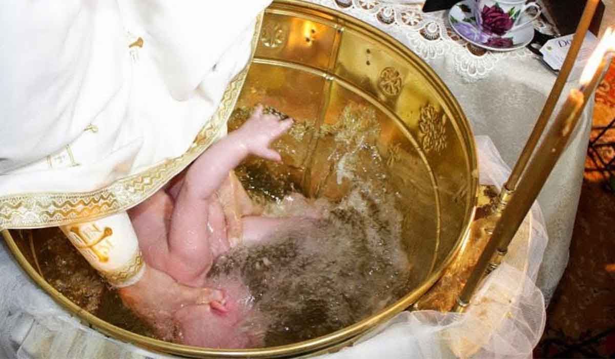 Tatal babelusului care a decedat dupa ce s-a inecat in timpul botezului, prima declaratie. Cum s-a intamplat totul