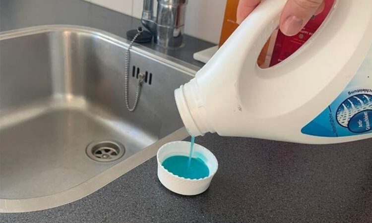 6 situatii in bucatarie in care detergentul pentru rufe poate fi extrem de util