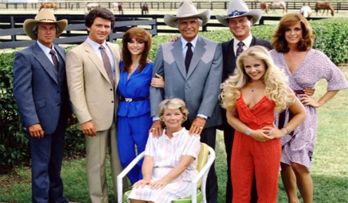 Cine isi mai aminteste de serialul Dallas? Iata cum arata acum Pamela si Bobby