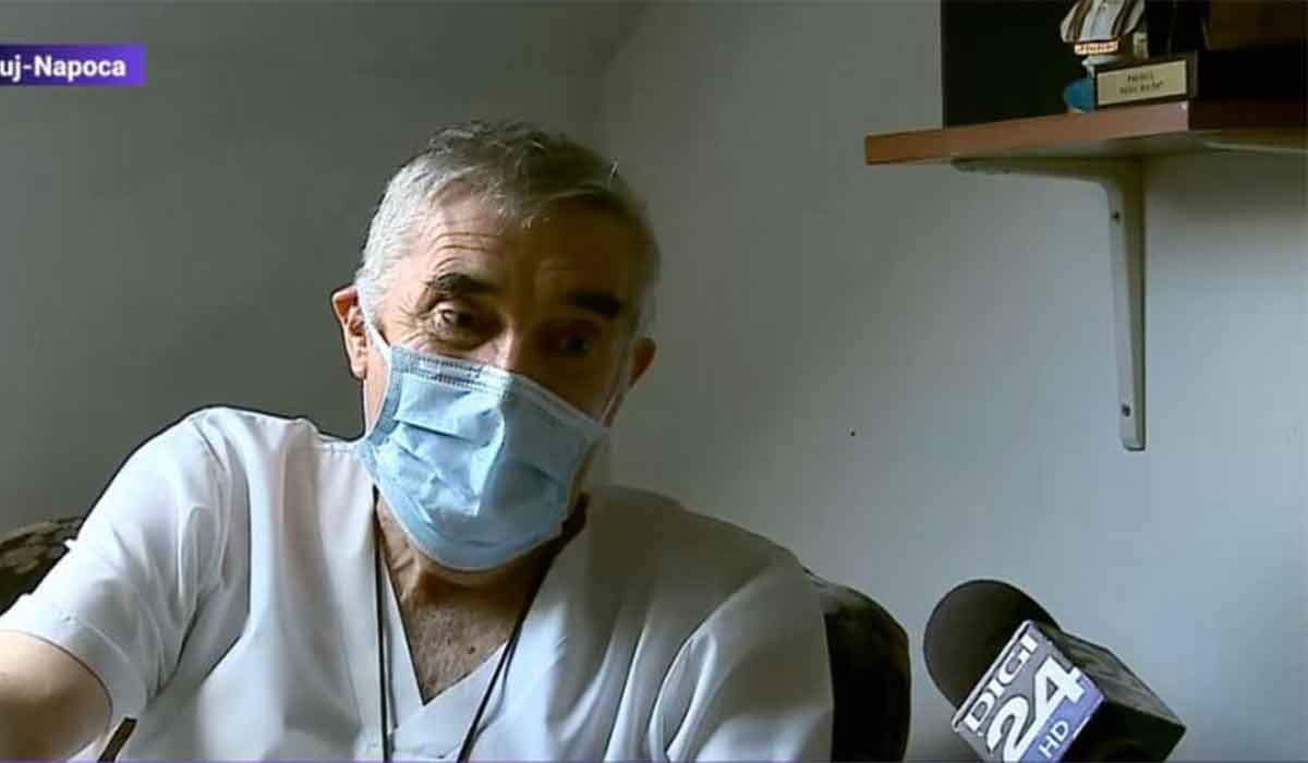 Medicul din Romania care si-a tratat pacientii din scaunul cu rotile: “Oxigenul era legat de carucior, asa am lucrat”