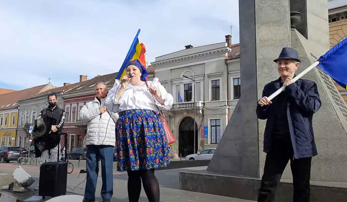 Sosoaca, protest la Cluj impotriva restrictiilor: “Reprezint absolut toata populatia, tot poporul roman.”