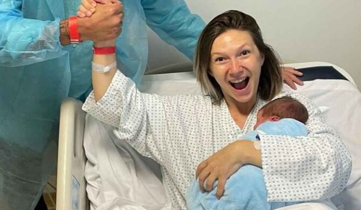 Adela Popescu, prima reactie dupa ce ajuns acasa cu bebelusul: “O sa fie cateva zile de chin”