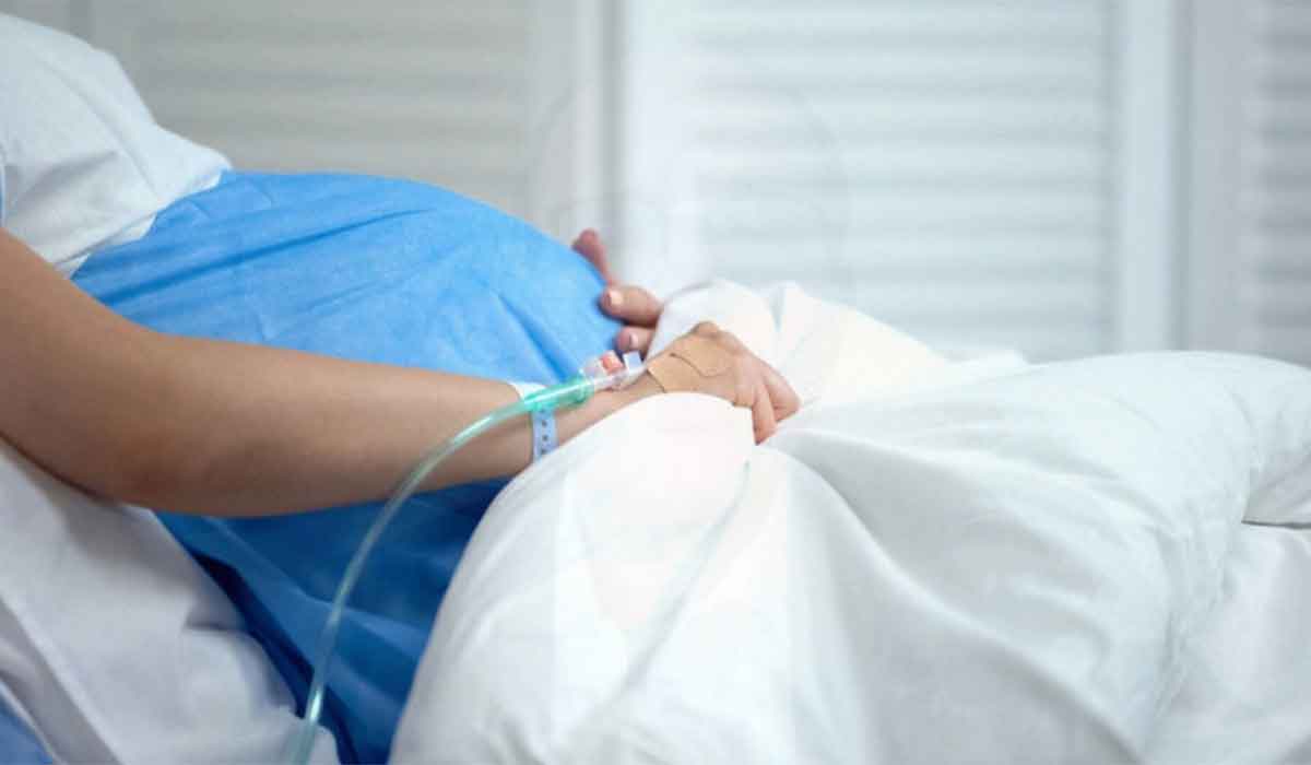 O gravida infectata cu COVID-19 a decedat la Spitalul din Oradea. Femeia nu era vaccinata si s-a tratat acasa cu paracetamol