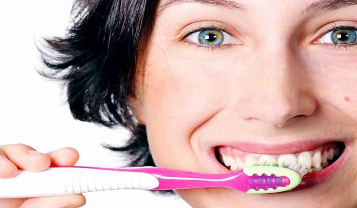 5 cauze ale cariilor dentare in ciuda periajului obisnuit al dintilor