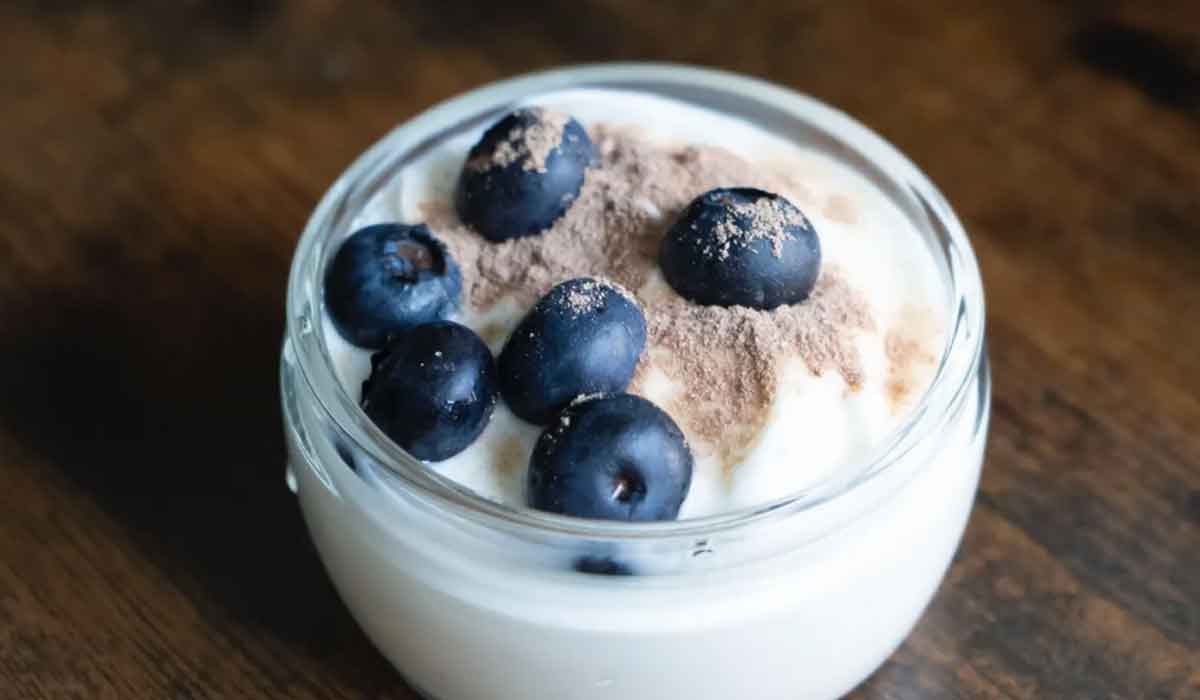 Cinci motive bune pentru a manca in mod regulat iaurt natural